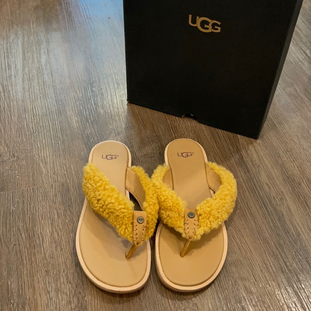 New UGG women’s sandals 7